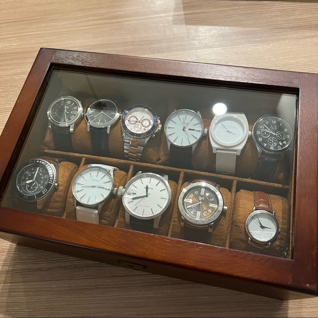 Euc Deluxe Watch Case  Holds Up To 11 Watches  Watches Pictured Not Included